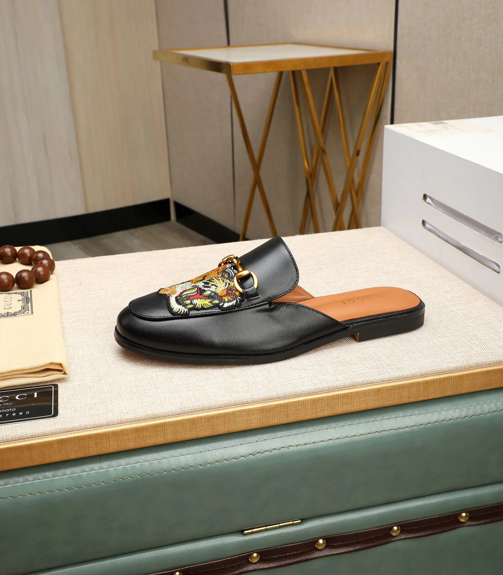 Men's clothing and shoes 💰380 (Gucci) The latest 🎁🎁 casual and fashionable men's shoes 👟 from the official website, hot style 💥 style is simple and elegant, exclusive for trendy men. Unique official website latest brand double G elements 👑 original Gucci decoration, fashionable and generous, original material original calfskin, ✅ fully imported first-layer pigskin lining, official website designated wear-resistant, lightweight original rubber casual outsole, counter classic model taken in kind, 38-44 black and white optional